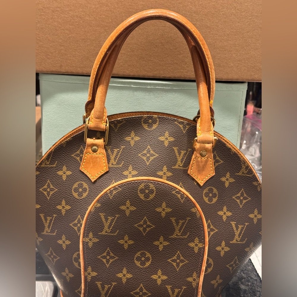 ‼️SALE‼️ Louis Vuitton Elipse PM. SO GOOD‼️‼️‼️ Free Entropy COA.